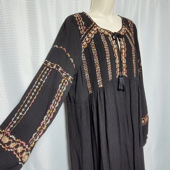 NWT Knox Rose Black & Embroidered Tasseled Flowy Long Sleeve Top Women's L - Picture 5 of 13